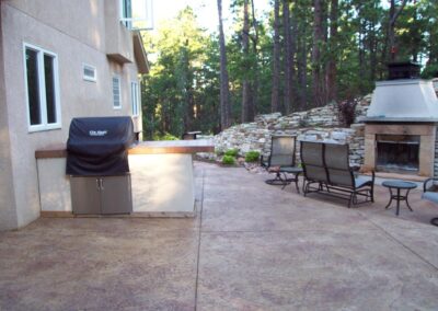 Siloam Stone Wall | Stamped Concrete | Fireplace | BBQ | Barbeque