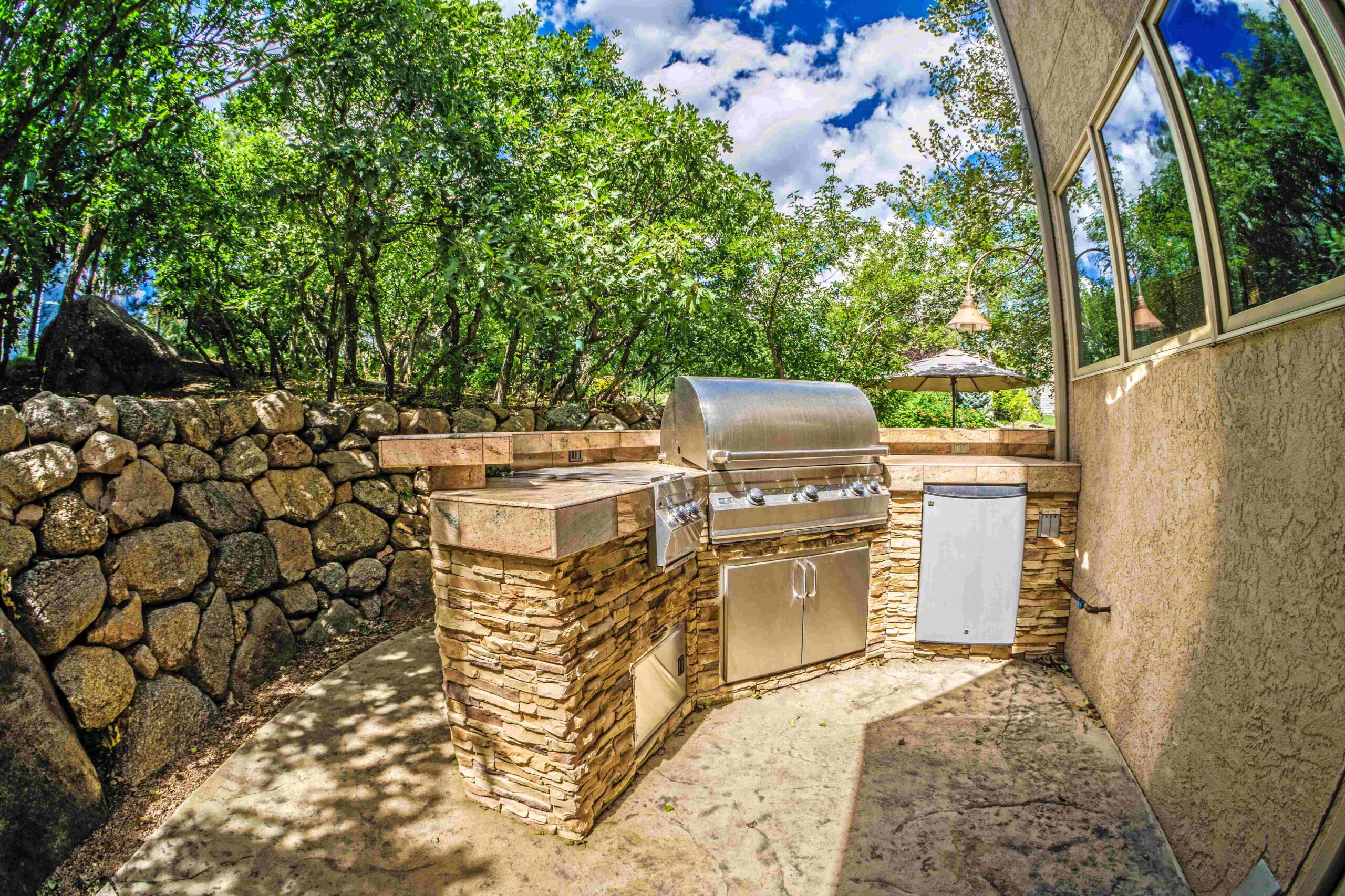 Kitchen | Boulder Wall