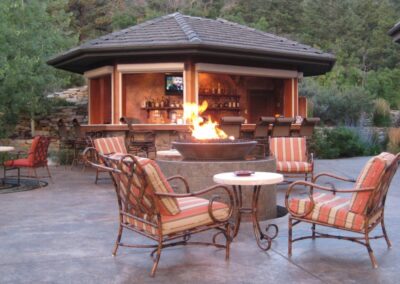Outdoor Bar | Fire Pit