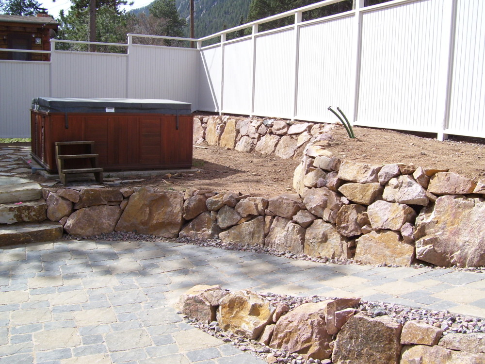 Menzer Granite Retaining Wall | Pavers